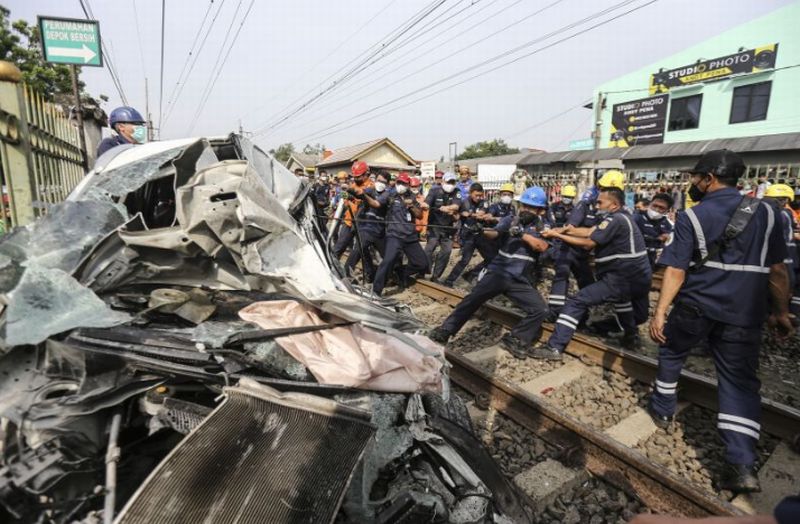 5 Fakta Bus Tertabrak Kereta Rajabasa, Satu Tewas dan Belasan Penumpang&nbsp;Terluka