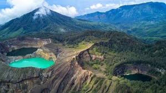 Gunung Api Kelimutu Naik Status Jadi&nbsp;Waspada