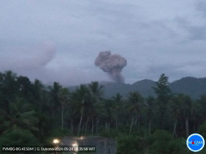 Gunung Dukono Kembali Erupsi Pagi Ini, Letusan 800 Meter di Atas&nbsp;Puncak