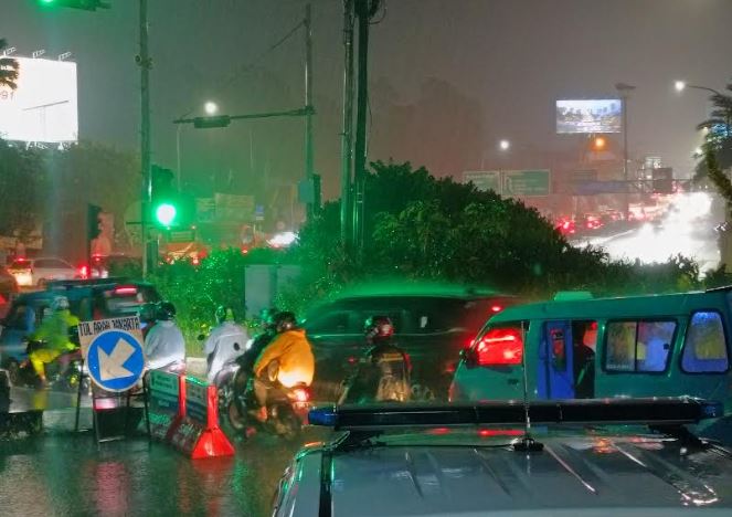 Kawasan Wisata Puncak Diguyur Hujan Deras Pengendara Diminta&nbsp;Hati-Hati