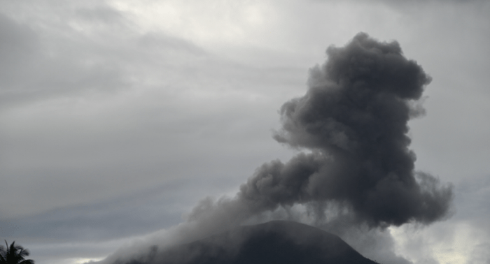 Gunung Ibu Erupsi Pagi Ini, Letusan Setinggi 800&nbsp;Meter