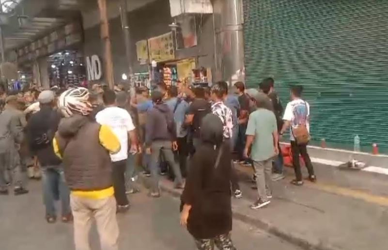 PKL dan Petugas Satpol PP Kembali Bentrok di Dalem Kaum&nbsp;Bandung