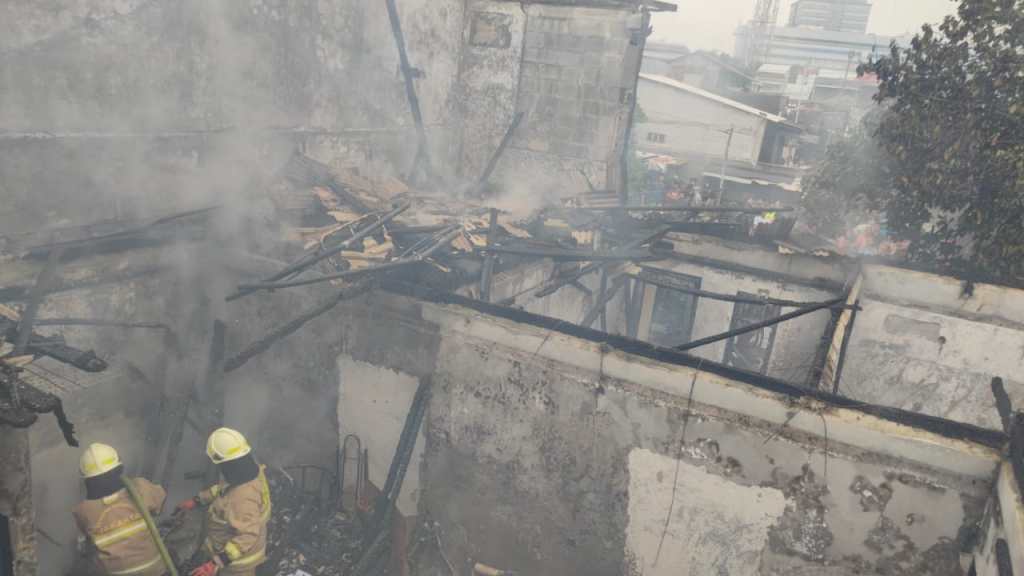 Api Muncul dari Plafon, 4 Rumah Ludes Terbakar di Cakung&nbsp;Jaktim