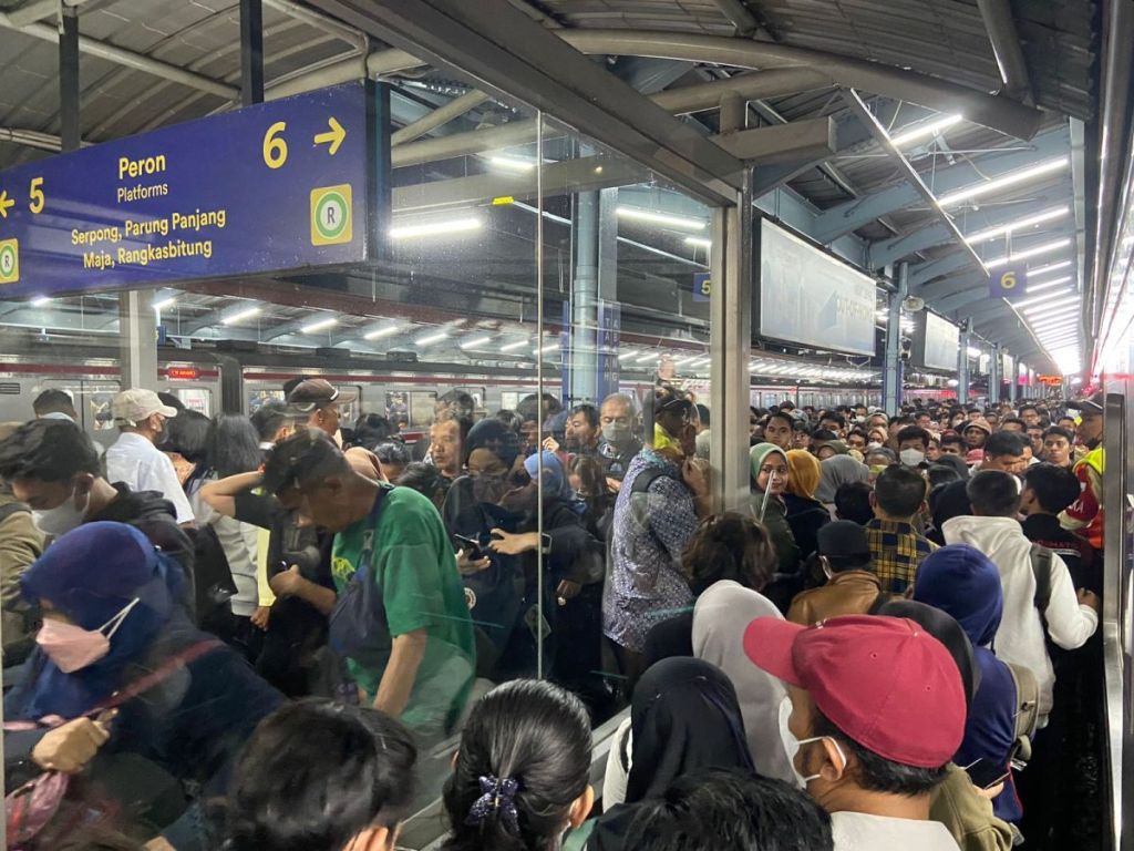 3 Fakta KRL Parung Panjang-Rangkasbitung Gangguan, Penumpang Menumpuk di Tanah&nbsp;Abang