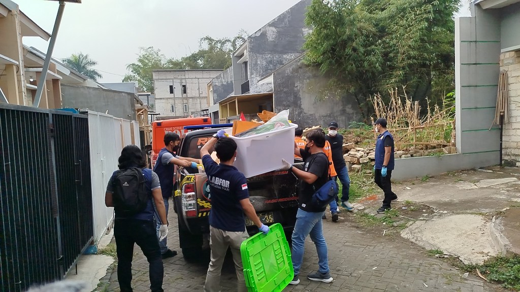 4 Fakta Satu Keluarga Terduga Teroris Ditangkap di Batu, Bahan untuk Bikin Bom&nbsp;Disita